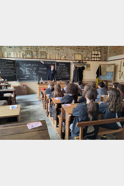 Animation dans l'Ecole d'Autrefois à Treignes