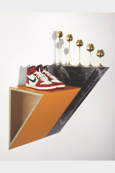 Haim Steinbach, related and different, 1985