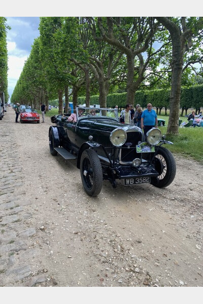 Traversée de Paris en véhicules d'époque