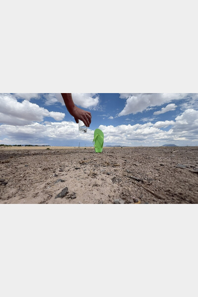Donner un verre d’eau au désert chaque jour, 2024. 