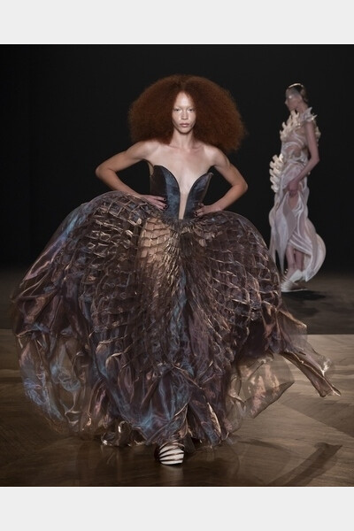 Iris Van Herpen, Robe corset Biolume, Collection Sympoiesis, 2025