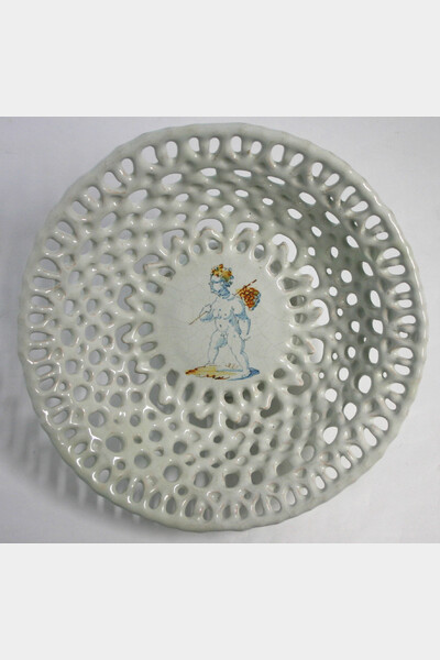 Corbeille ajourée à décor de Bacchus