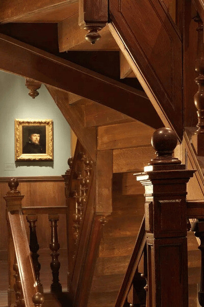escalier du musée Jean-Jacques Henner